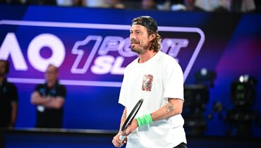 «Где мой подарок?» Сафин в день рождения сверкнул на турнире ветеранов Australian Open
