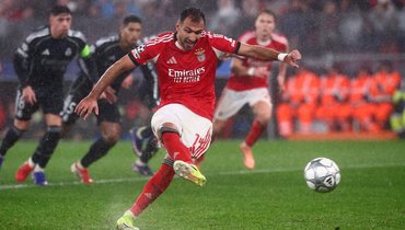 «Бенфика» победила «Реал», гол вратаря на 90+8-й минуте вывел команду в стыковой раунд Лиги чемпионов