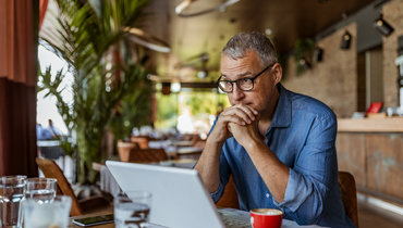 Психотерапевт раскрыл причины эмоционального выгорания у людей старше 50