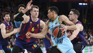 «Барселона» дома проиграла «Фенербахче»