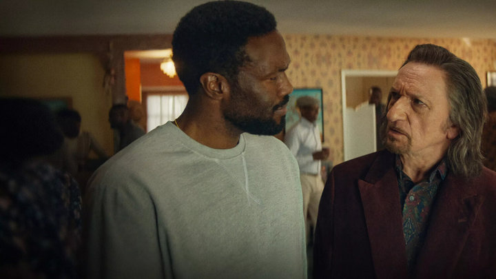 Кадр из сериала «Чудо-человек», реж. Дестин Дэниел Креттон, Тиффани Джонсон, Стелла Меги и др., Marvel Studios, Marvel Television, The Walt Disney Company