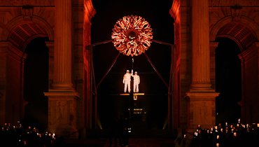 Альберто Томбо и Дебора Компаньони зажгли огонь Игр в Милане.