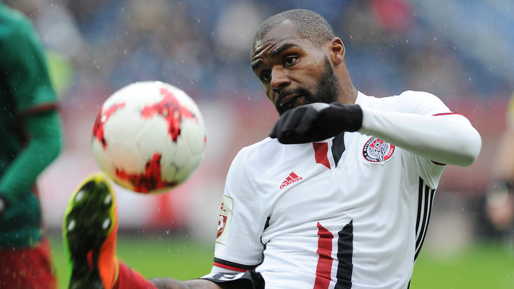 «В «Амкаре» по полю водили козла и резали его на счастье. Думал, такое в порядке вещей». Идову — о Баринове, ритуалах и курении