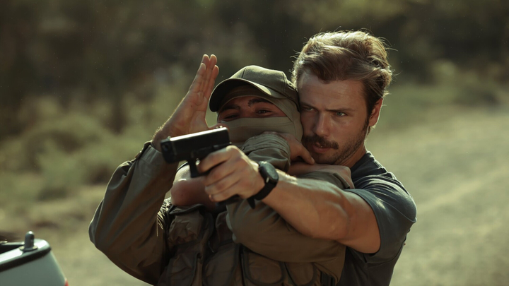 Кадр из сериала «Контора», режиссер Селахаттин Санджакли, Шафак Бал, TRT 1