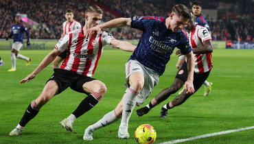 Виктор Дьекереш (справа) в атаке.