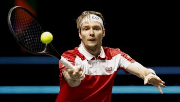 Бублик вышел в четвертьфинал турнира в Роттердаме