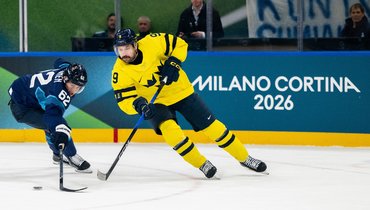 «Куда движется эта команда?» Еще один слабый матч шведов: проиграли финнам, а тренер опять душит звезду атаки