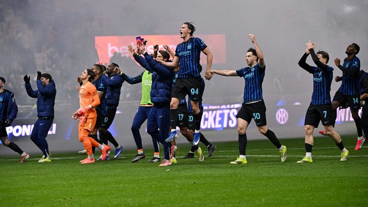 Невероятное дерби Италии: «Юве» в меньшинстве сравнял счет после ошибочного удаления, но «Интер» вырвал победу на 90-й