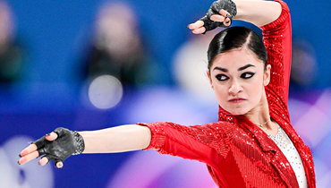 Аделия Петросян на Олимпиаде 2026: как фигуристку поддерживали во время короткой программы — болельщики принесли баннеры и флаги России