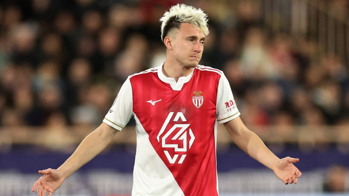 Монако проиграл ПСЖ в Лиге чемпионов: Александр Головин сделал голевой пас и получил красную карточку — у россиянина второе удаление за четыре дня