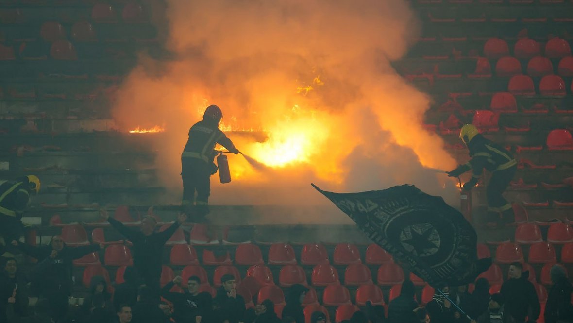 Пожар на трибунах во время матча между «Црвеной Звездой» и «Партизаном».