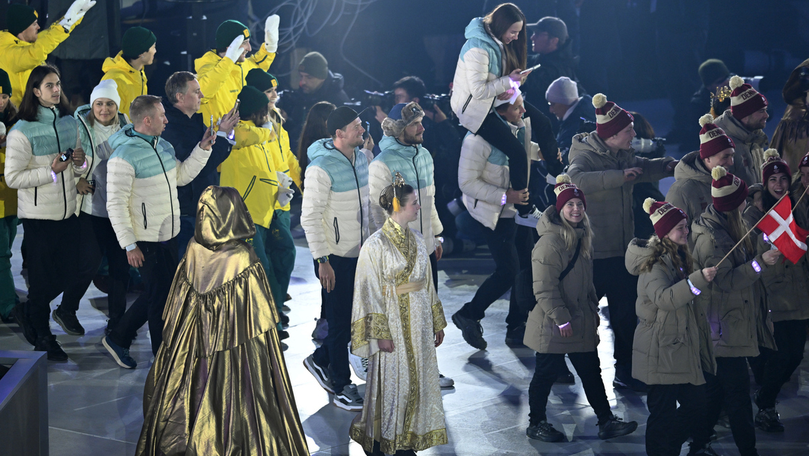 Непряева на плечах Коростелева: фото церемонии закрытия Олимпиады