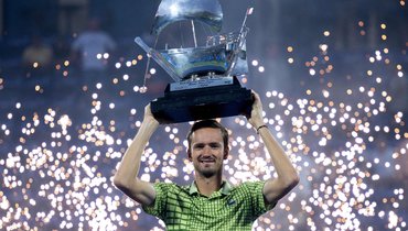 Триумфальный финал уникальной серии Медведева. Россиянин завоевал исторический титул без борьбы