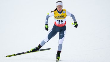 Непряева провела свою лучшую гонку на Кубке мира — навязала борьбу лидерам и заняла пятое место в скиатлоне