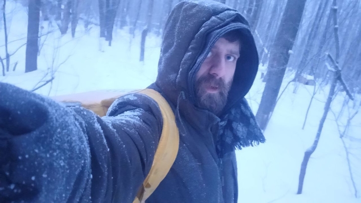 Задача всего одна — пережить ночь: как я провел сутки в лесу без снаряжения, еды и воды