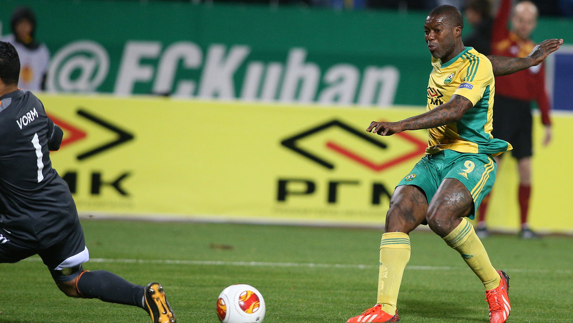 Джибриль Сиссе в матче с «Суонси».