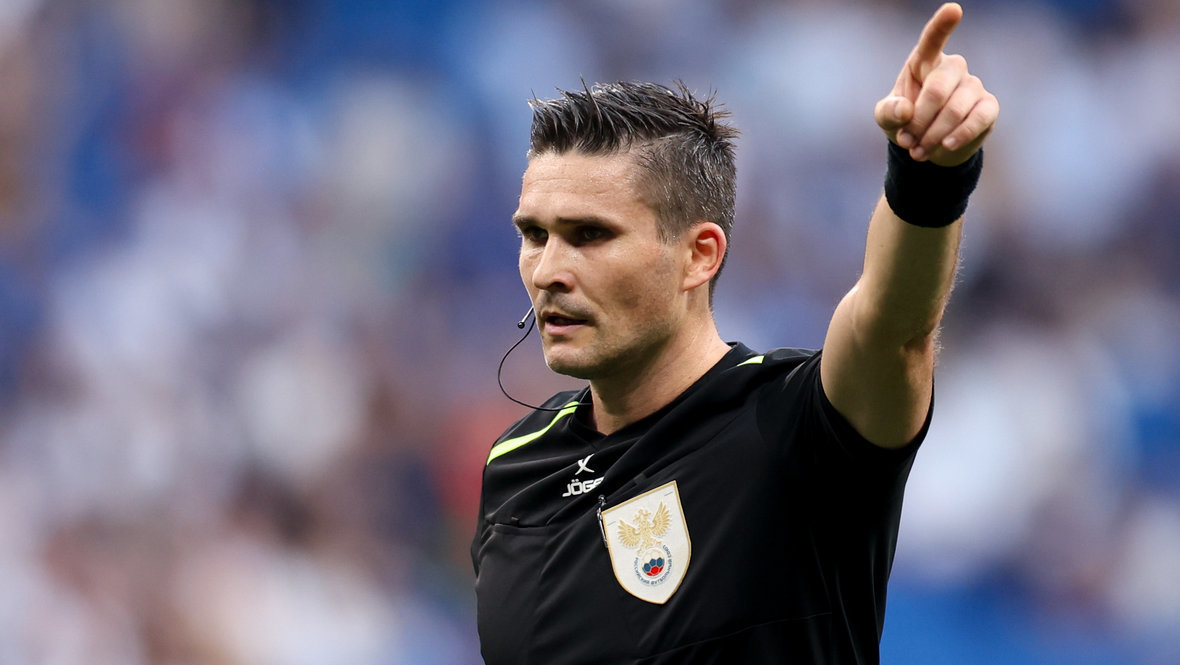 Судья Иван Сараев.