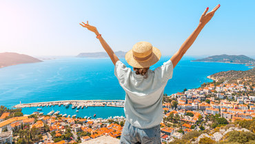 Счастливая женщина в Турции