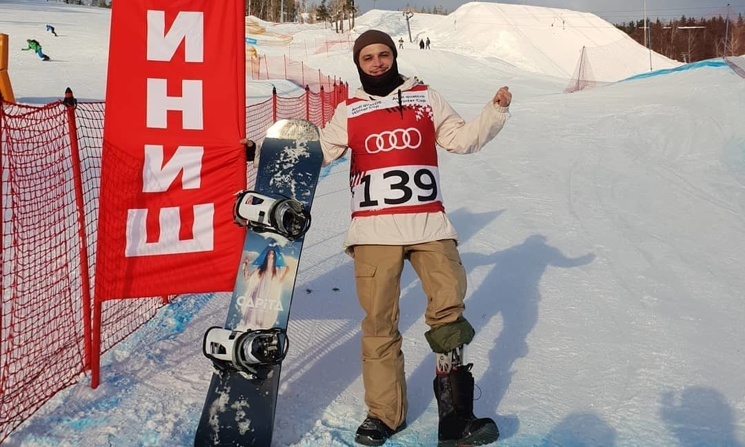 Паралимпиада 2026: интервью российского сноубордиста Филиппа Шеббо — о детстве в Ливане и актерской семье