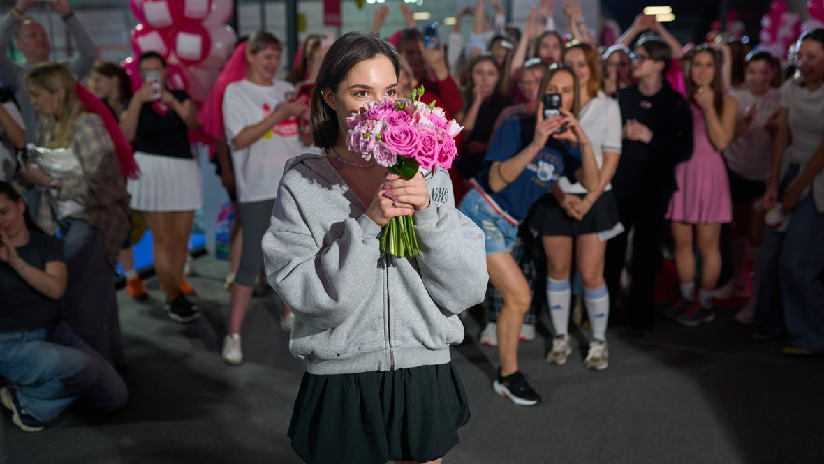 Евгения Медведева приняла участие в спортивном девичнике на розовом падел-корте