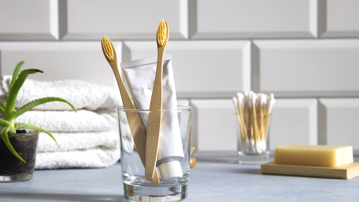 Стоматолог ответила, как часто нужно менять зубную щетку