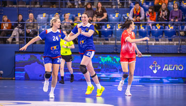 «Золотой» мяч новому поколению. В Москве прошел гала-матч олимпийских чемпионок