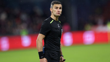 «А разве так можно?» В ворота «Динамо» Махачкала не назначили пенальти, когда игрок дотронулся до мяча рукой