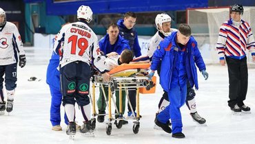 Страшная травма в Красноярске: хоккеисту «Старта» коньком перерезали бедренную артерию