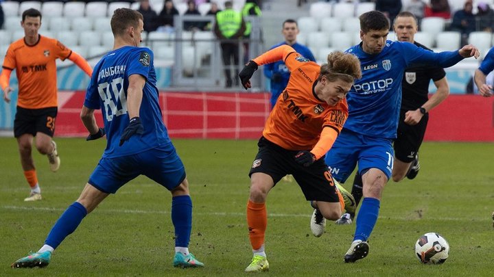 Березуцкий спасся в Волгограде. «Родина» догнала «Урал». 23-й тур ФНЛ