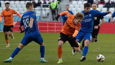 Березуцкий спасся в Волгограде. «Родина» догнала «Урал». 23-й тур ФНЛ