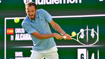 «Феноменальный матч». Медведев выбил Алькараса в Индиан-Уэллсе и вернулся в топ-10