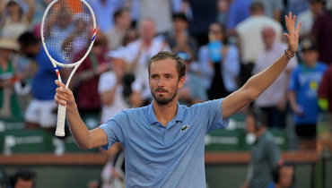 Медведев выиграл у Алькараса и встретится с Синнером в финале турнира в Индиан-Уэллсе