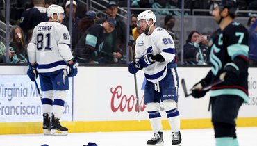 Кучеров оформил хет-трик и почти догнал Макдэвида. Лидер «Тампы» продолжает борьбу за «Арт Росс»