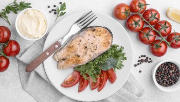 3 рыбных блюда для 3 разных задач: лучшие рецепты для сна, кожи и фигуры от диетолога