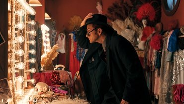 Опубликован первый кадр с Дэвидом Теннантом из финального спецвыпуска «Благих знамений»