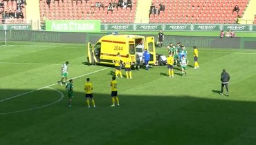 Страшная травма Богосаваца: получил удар коленом в голову, потерял сознание, увезли на скорой