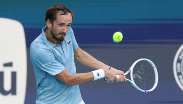 Медведев — в третьем круге «мастерса» в Майами. Отдал сет японскому тинейджеру, но дожал соперника