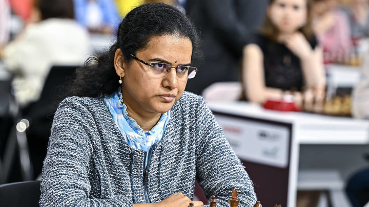 Индийская шахматистка Конеру все-таки снялась с турнира претенденток. Она боится за свою безопасность