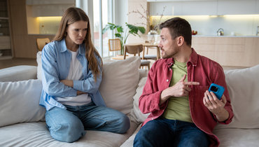 Психотерапевт рассказала, почему люди пытаются контролировать своих партнеров