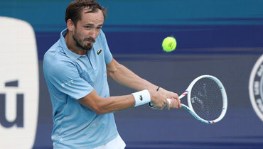 Медведев с «баранкой» уступил Черундоло в первом сете «мастерса» в Майами