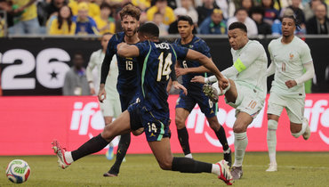 Франция в меньшинстве переиграла Бразилию