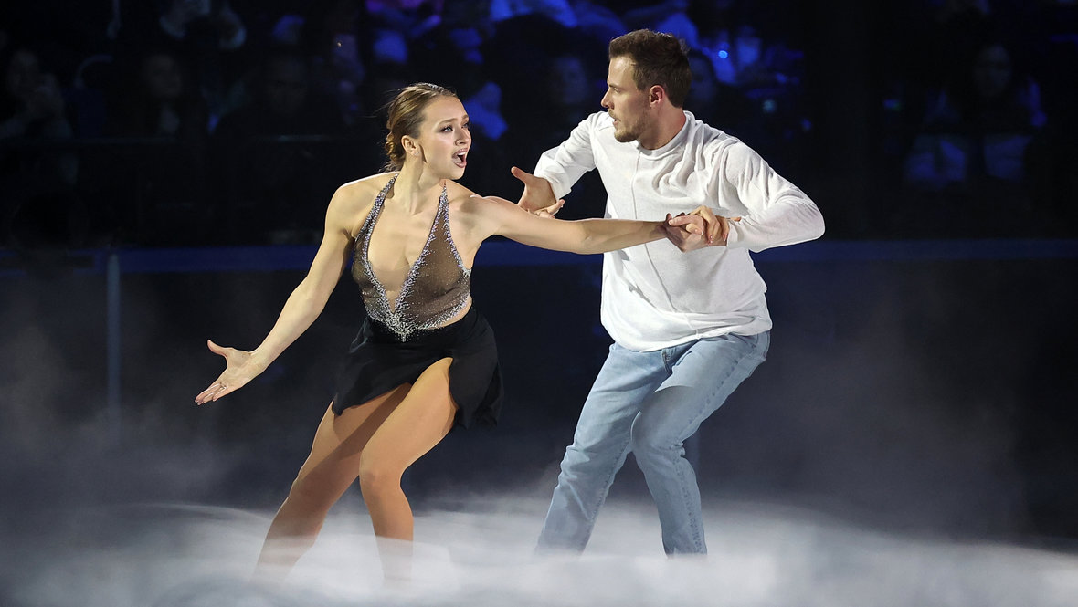 Ледовое шоу Татьяны Навки в честь 20-летия Олимпиады в Турине: травма фигуристки Синицыной и другие события