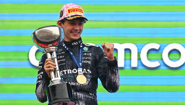 Антонелли победил в Японии и стал самым молодым лидером «Формулы-1». Пиастри отстал из-за аварии Бермана