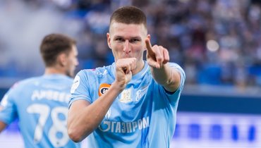 Нападающий «Зенита» Александр Соболев празднует гол в ворота «Крыльев Советов» 4 апреля.