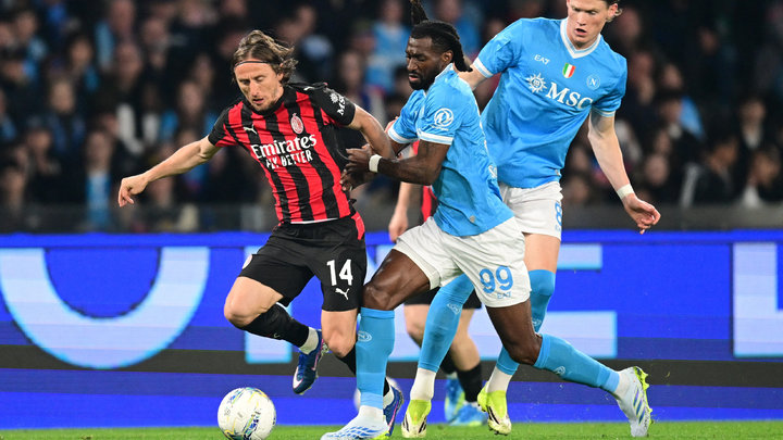 «Наполи» забрал у «Милана» второе место, а 300-я победа Спаллетти приблизила «Ювентус» к Лиге чемпионов