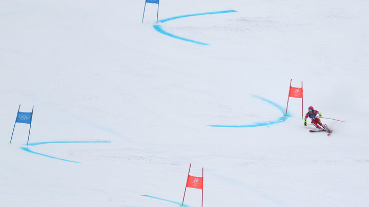 «Потратил 600 тысяч евро на женщин и скрывался в России». Коррупционный скандал в лыжах