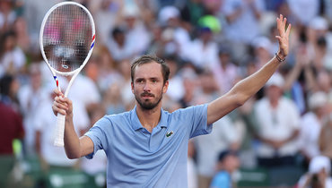 Медведев возвращается на свое нелюбимое покрытие. Хотя на грунте он совсем не андердог