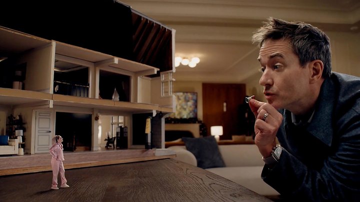 На Peacock вышел сериал «Миниатюрная жена»