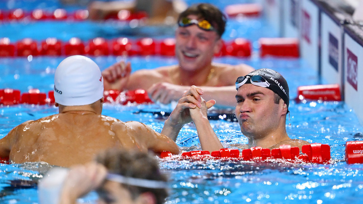 World Aquatics сняла санкции с российских спортсменов: атлеты из России смогут выступать под флагом и гимном — подробности