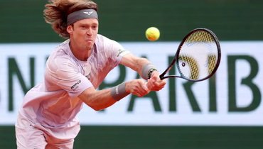 Рублев обыграл Сонего и вышел в четвертьфинал турнира в Барселоне